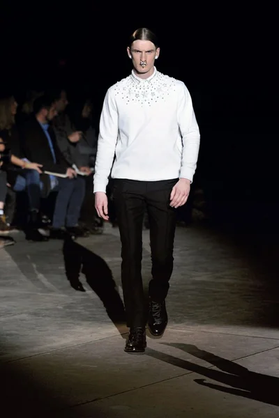 Look 44